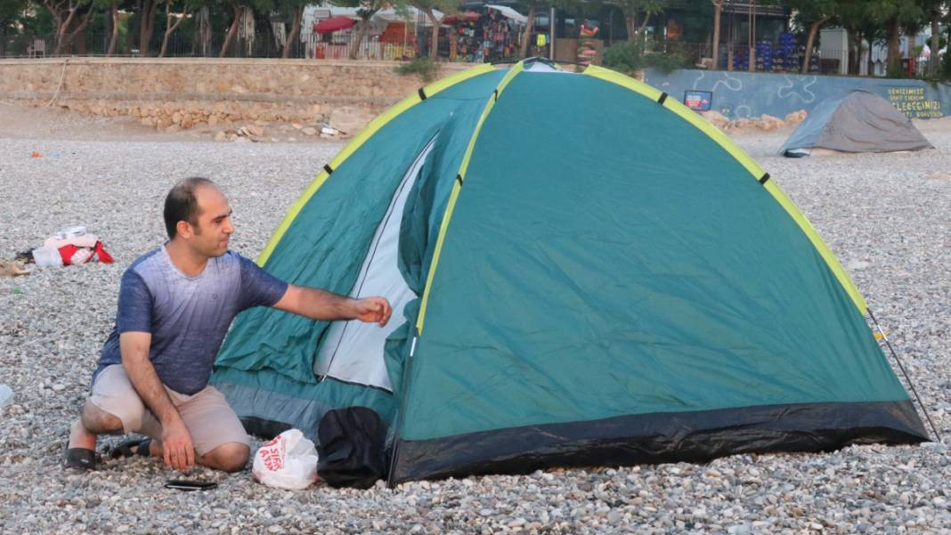 Nefes alamayan Antalyalılar sahilde sabahladı. Sıcaklık 45 dereceyi gördü - Resim: 4